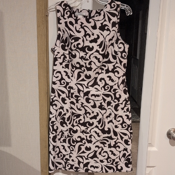 dressbarn Dresses & Skirts - Sleeveless Dark Brown & White Patterned Shift Dress